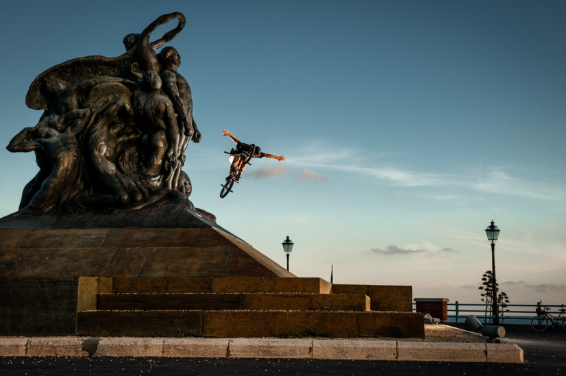 Simone Barraco tuck no hand